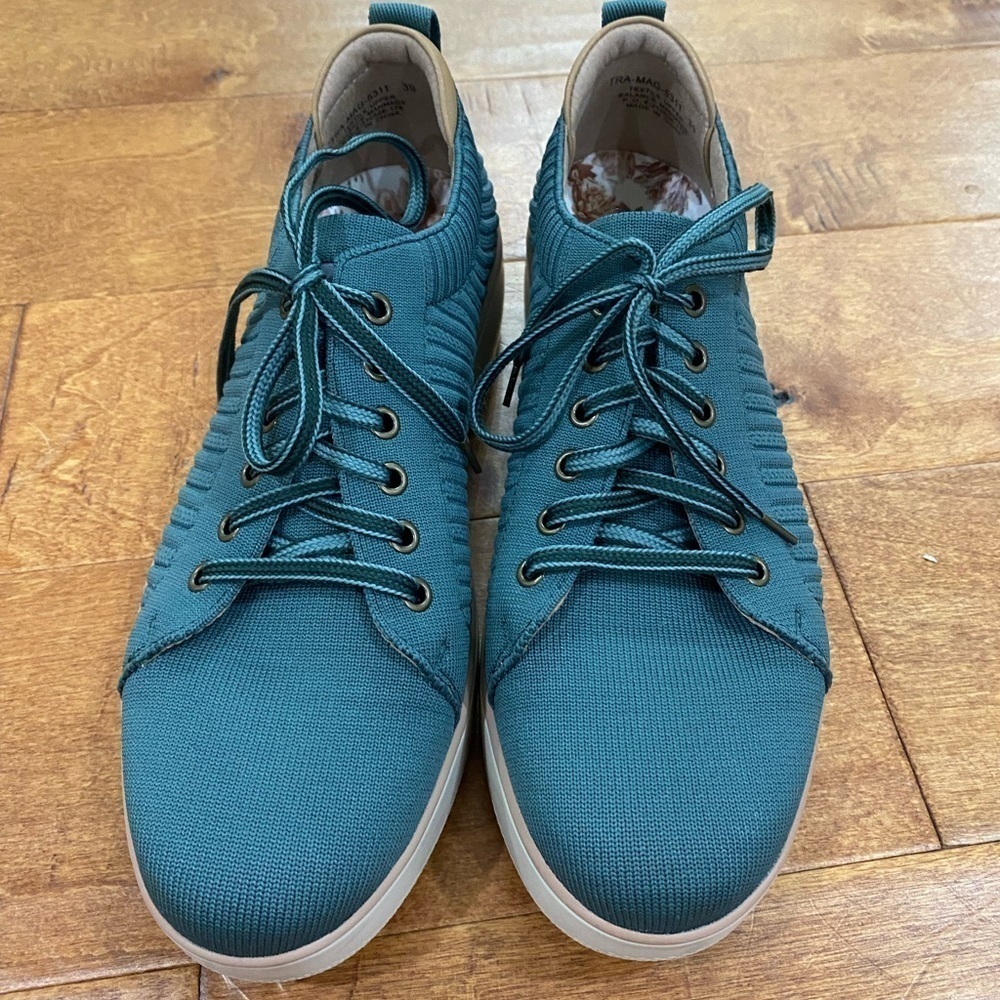 Traq by Alegria Womens 39 Magiq Smart Walking Shoes Sneaker